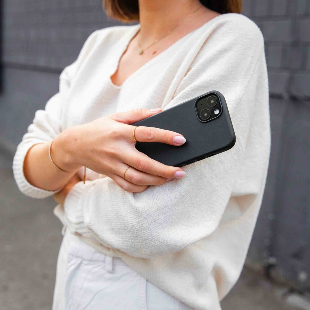 Sohotree-Handyhülle-Fuji-nachhaltig-vegan-Lederalternative-Black-3